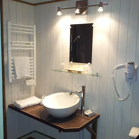 Logis Restaurant La Barguillere 2* Saint-Pierre-de-Rivière