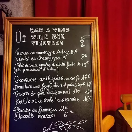 Logis Restaurant La Barguillere Отель