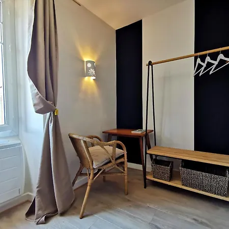 Logis Hotel Restaurant La Barguillere 2* Saint-Pierre-de-Riviere