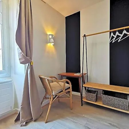 Logis Restaurant La Barguillere Отель 2*