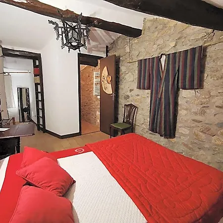 Отель Logis Restaurant La Barguillere 2*