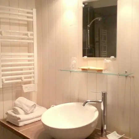 Отель Logis Restaurant La Barguillere 2*