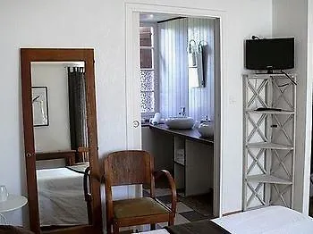 Отель Logis Restaurant La Barguillere