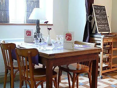 Отель Logis Restaurant La Barguillere 2*