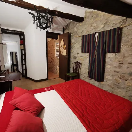 Logis Restaurant La Barguillere 호텔