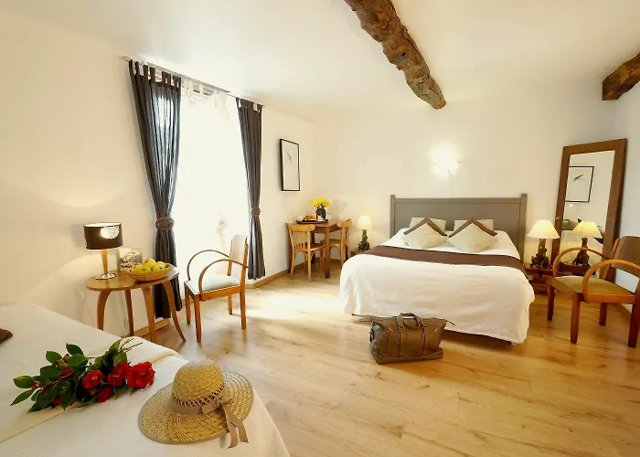 Logis Hotel Restaurant La Barguillere 2*